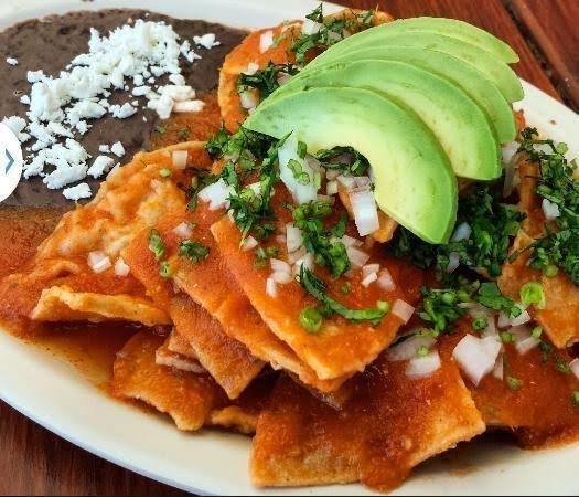 Chilaquiles Rojos, Arroz, Frijoles y Huevos Estrellados