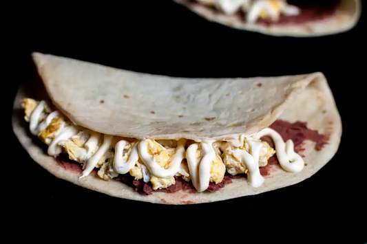 Baleada De Frijoles, Queso, Crema y Huevo