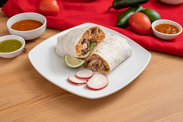 Burrito de Carne Asada, Arroz, Frijoles, Lechuga y Tomate